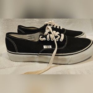 CANVAS SNEAKERS